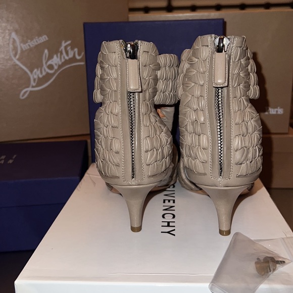 2 inch heels, worn once indoors. Extra heel caps - Picture 3 of 5